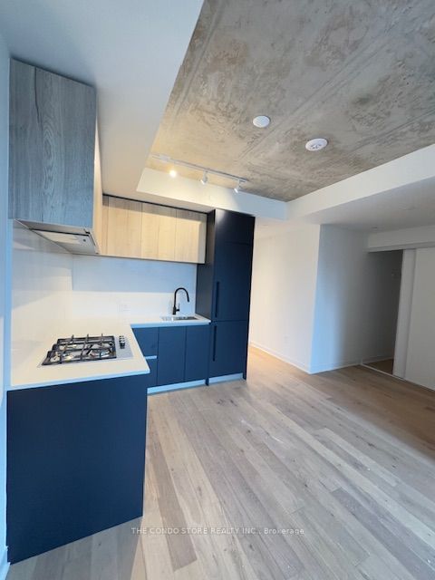 2625 Dundas St W, unit 513 for rent