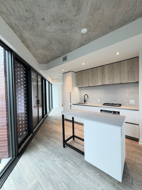 2625 Dundas St W, unit 514 for rent