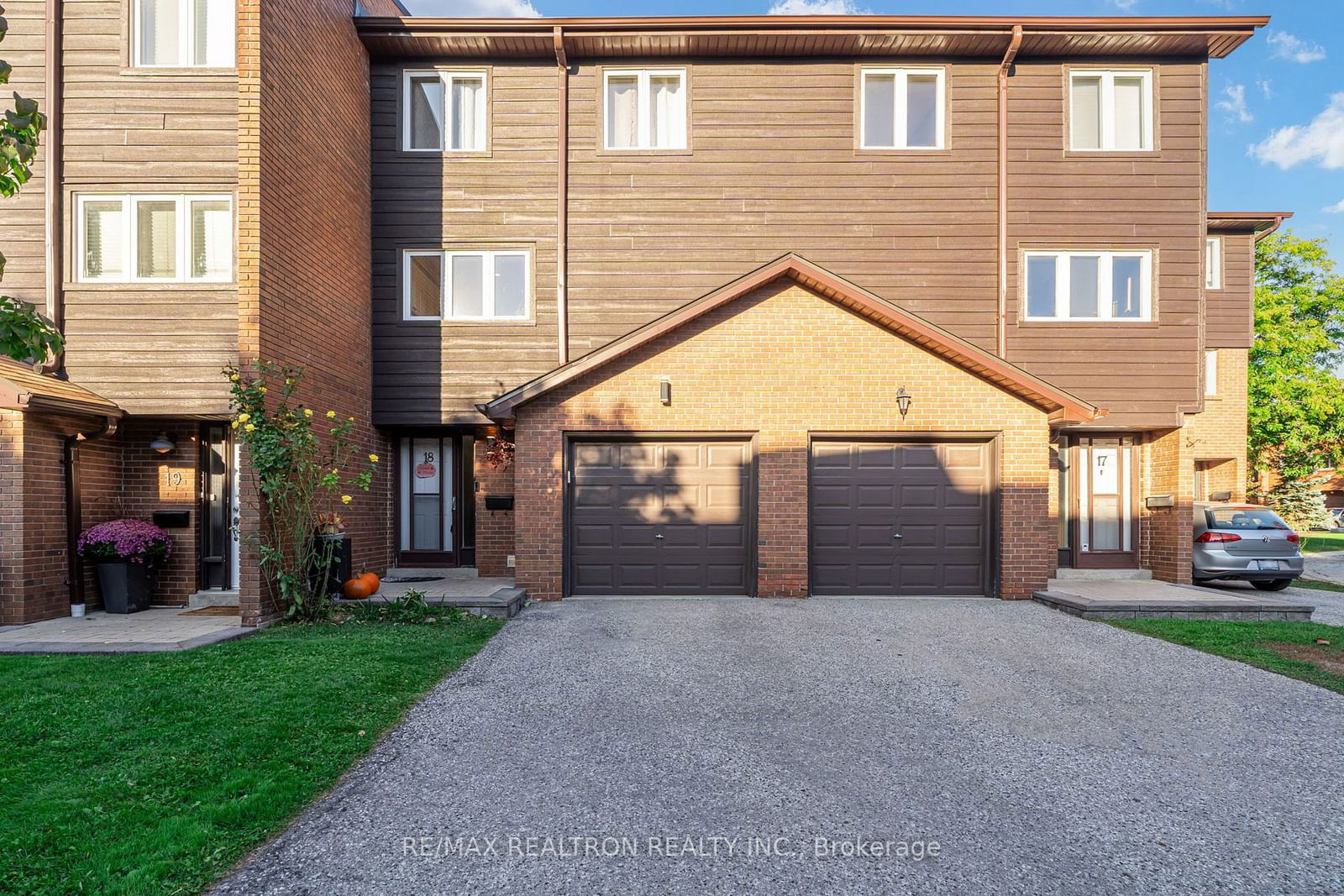 1755 Rathburn Road Townhomes, Mississauga, Toronto