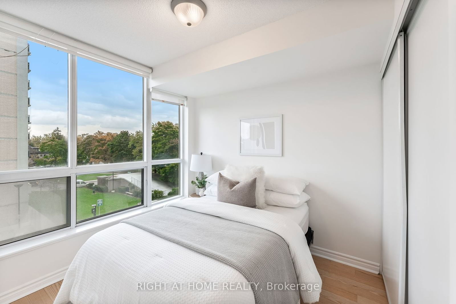 70 High Park Ave, unit 307 for rent