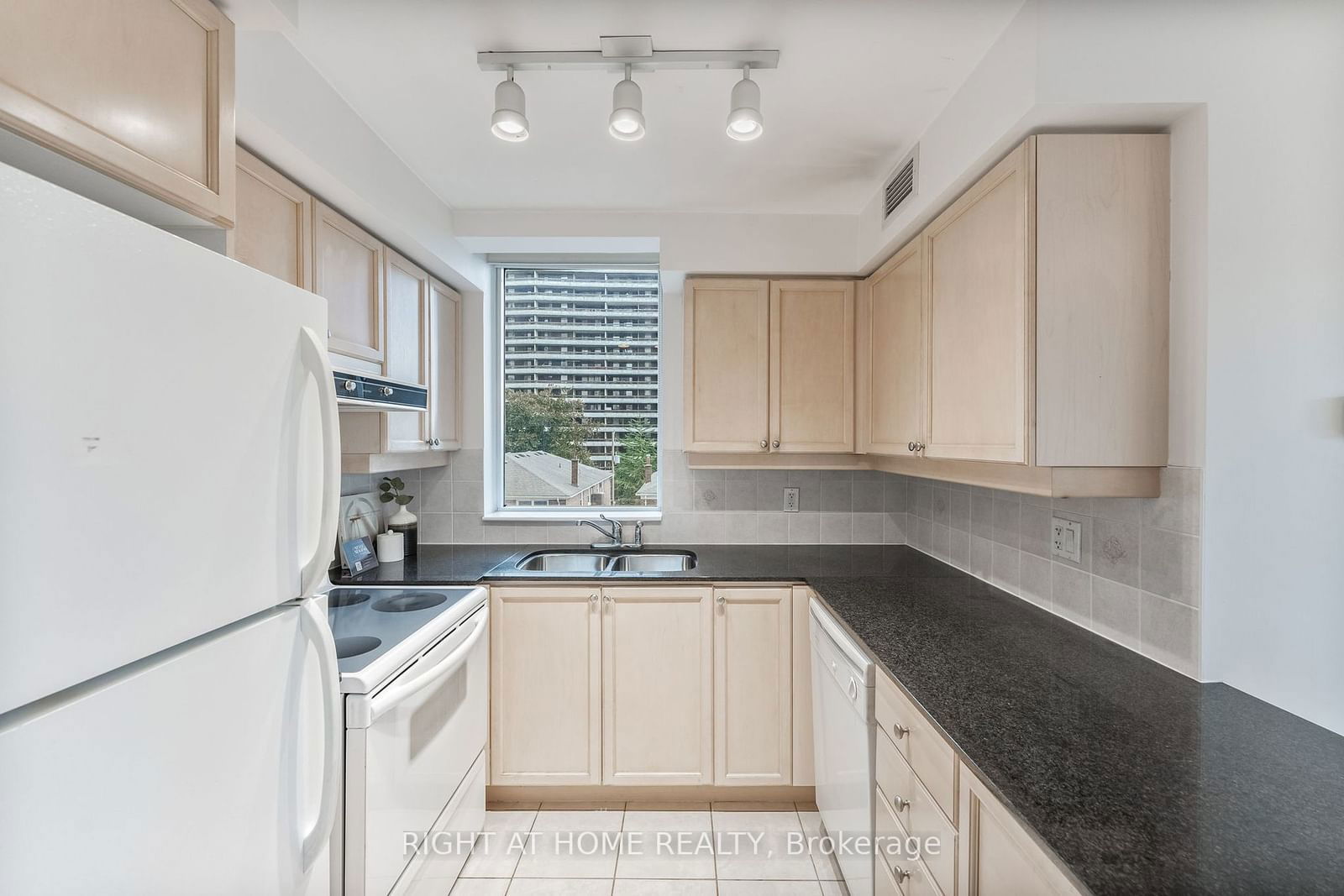 70 High Park Ave, unit 307 for rent