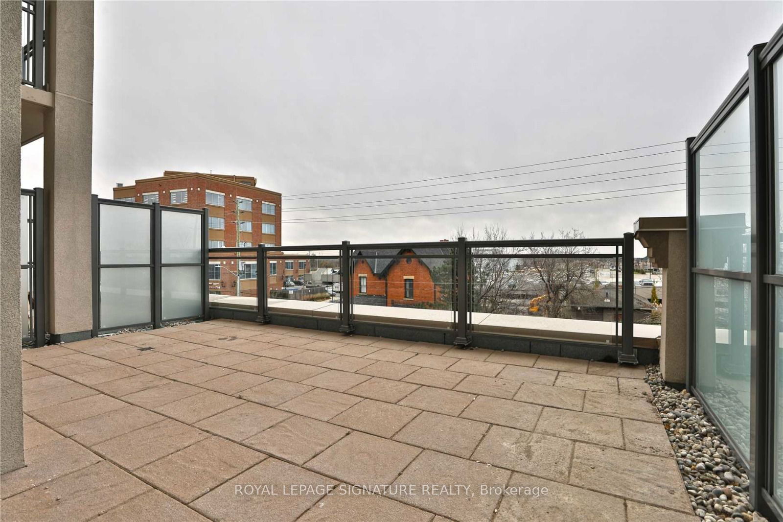 2486 Old Bronte Rd, unit 313 for rent