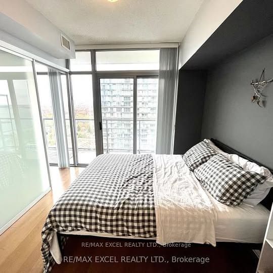 105 The Queensway Ave, unit 2515 for rent