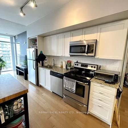 105 The Queensway Ave, unit 2515 for rent