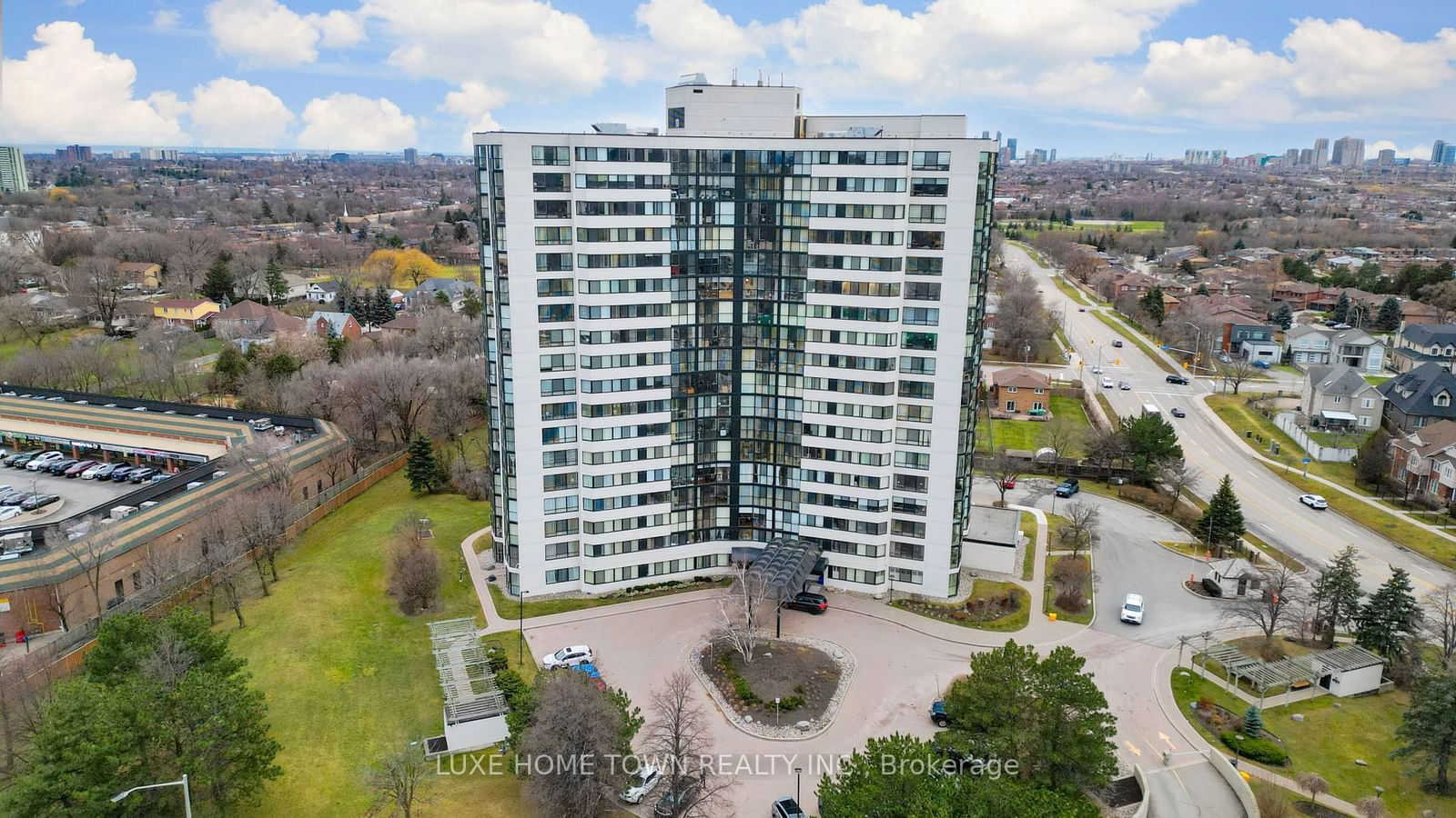 1360 Rathburn Rd E, unit Ph06 for sale