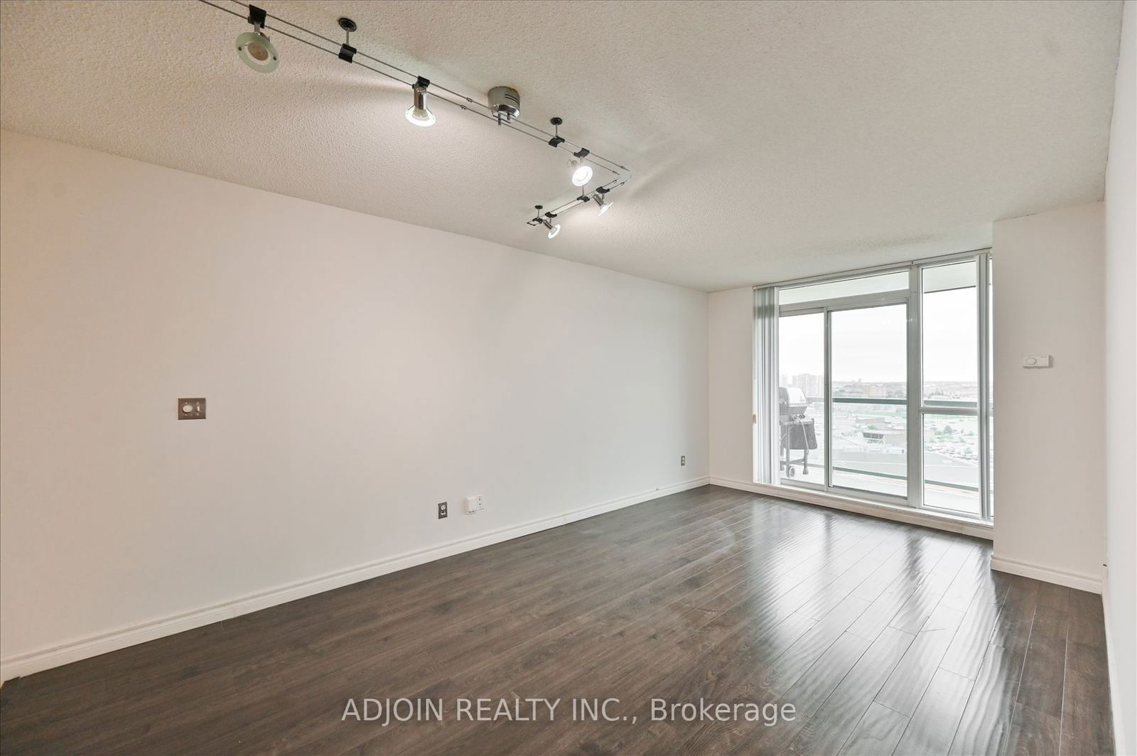 2545 Erin Centre Blvd, unit 1806 for sale