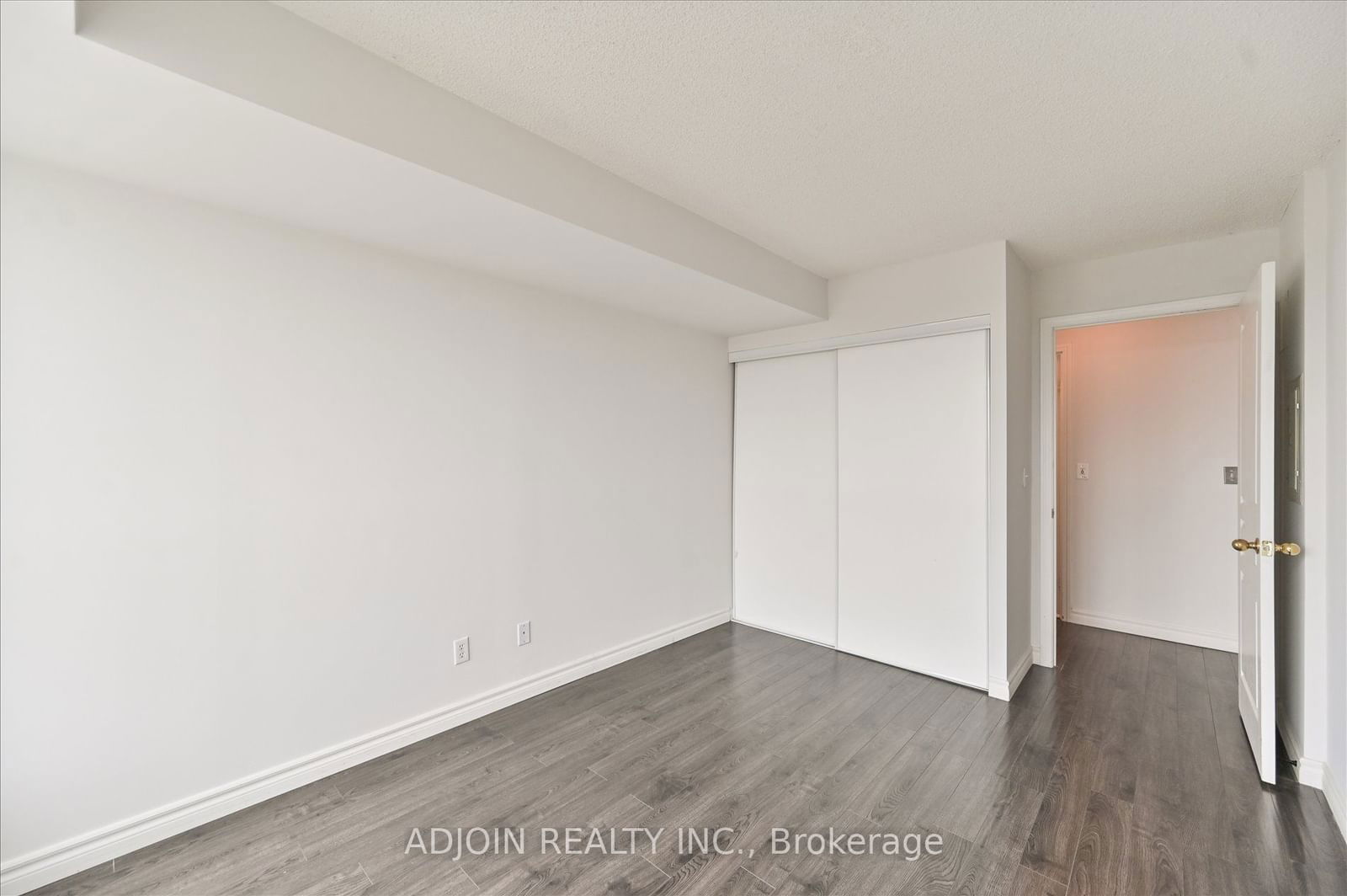 2545 Erin Centre Blvd, unit 1806 for sale