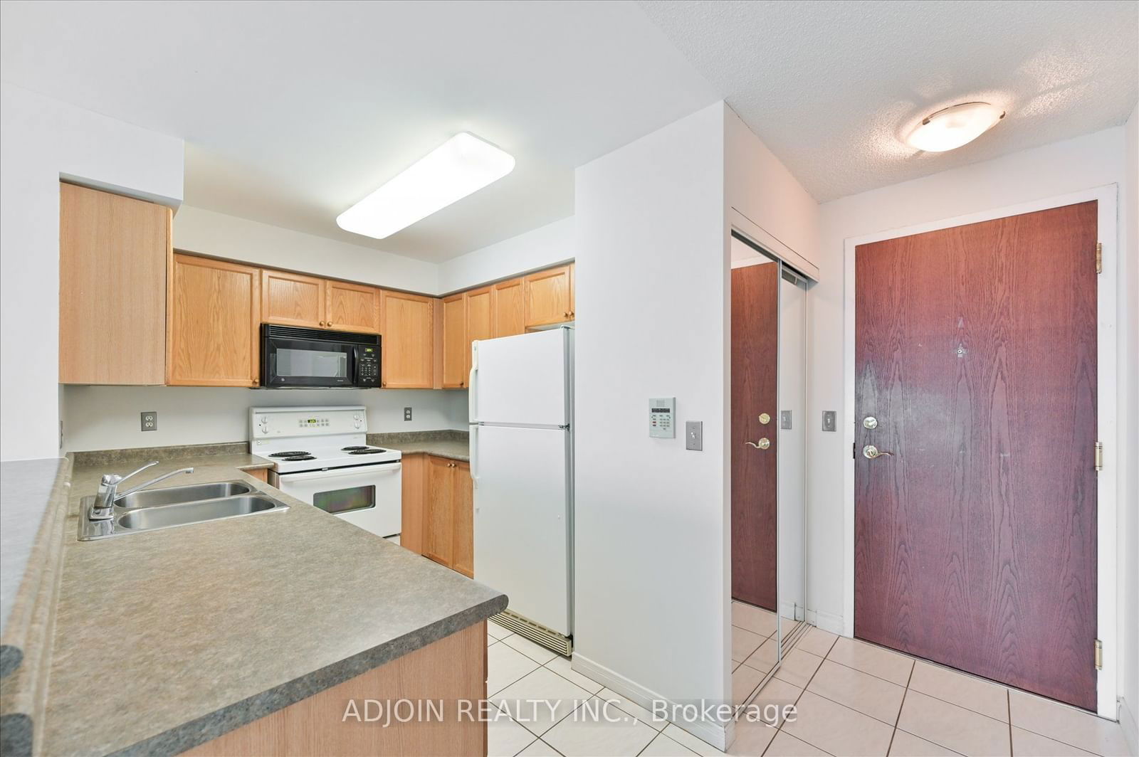 2545 Erin Centre Blvd, unit 1806 for sale