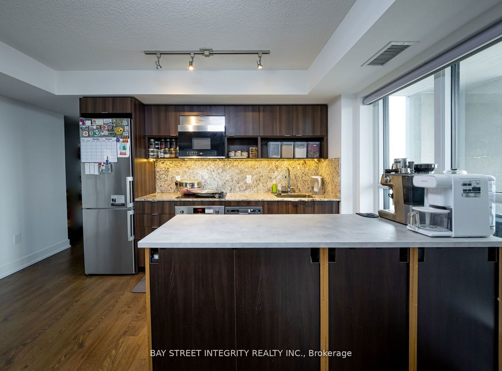 9 Mabelle Ave, unit 2323 for rent