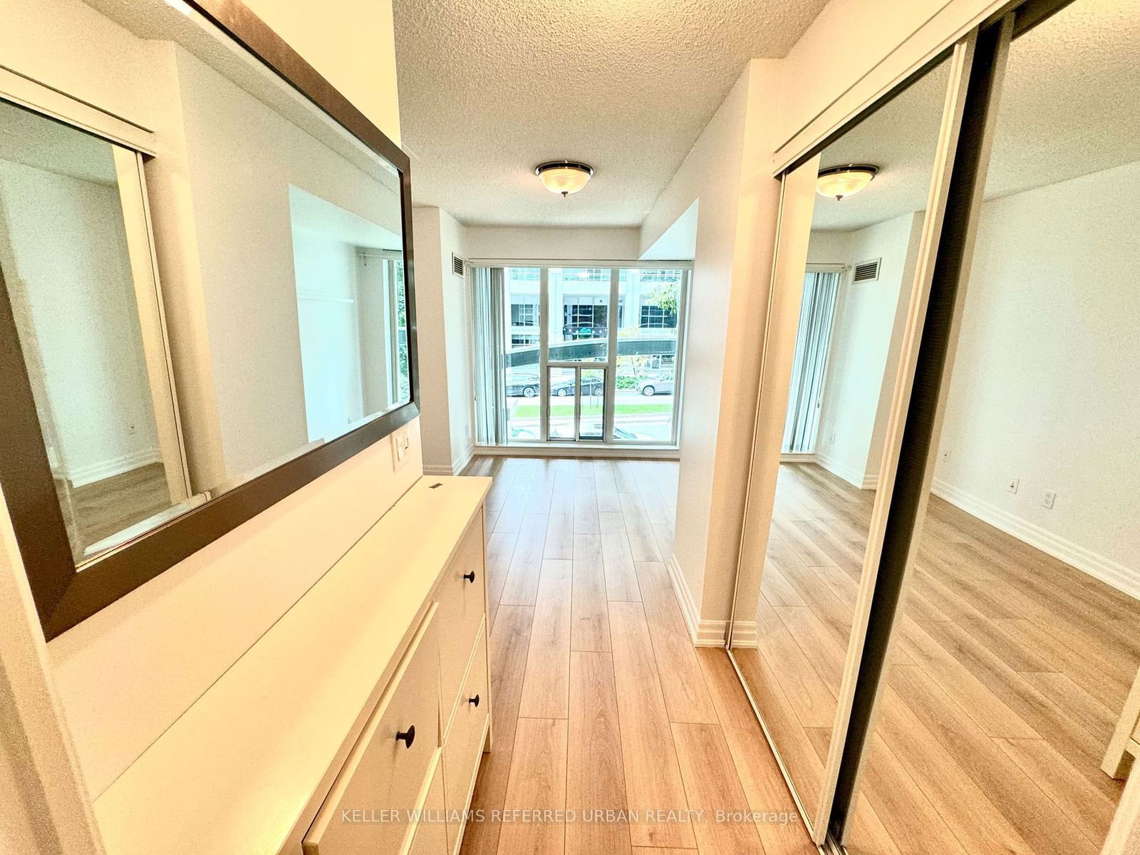 2121 Lake Shore Blvd W, unit 213 for rent