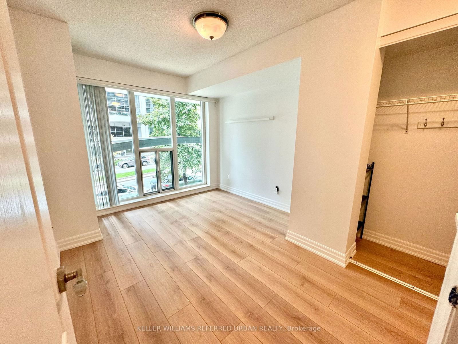 2121 Lake Shore Blvd W, unit 213 for rent