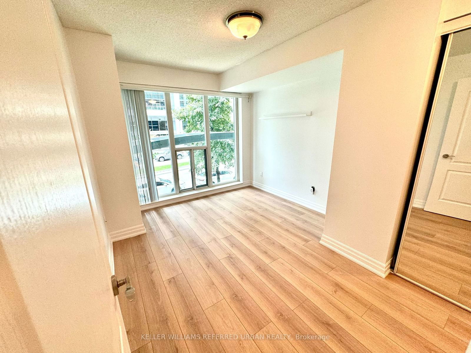 2121 Lake Shore Blvd W, unit 213 for rent