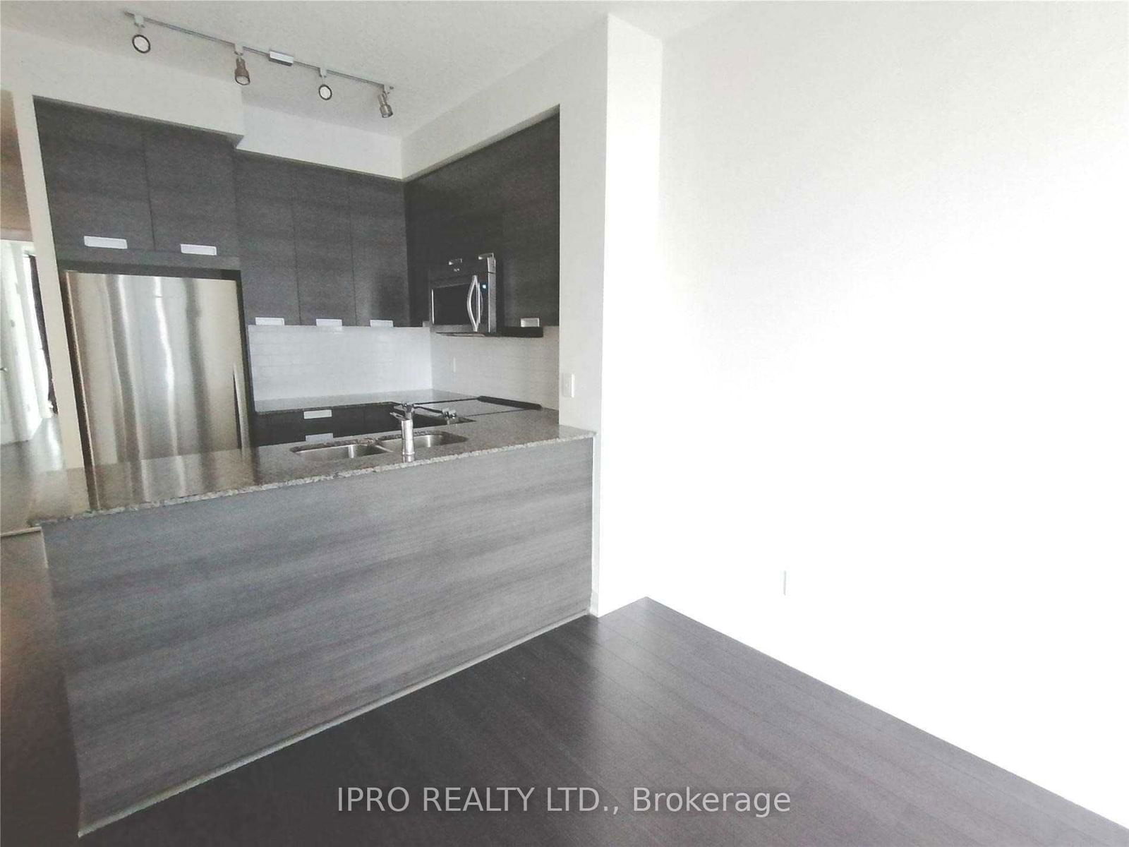 75 Eglinton Ave W, unit 1501 for rent