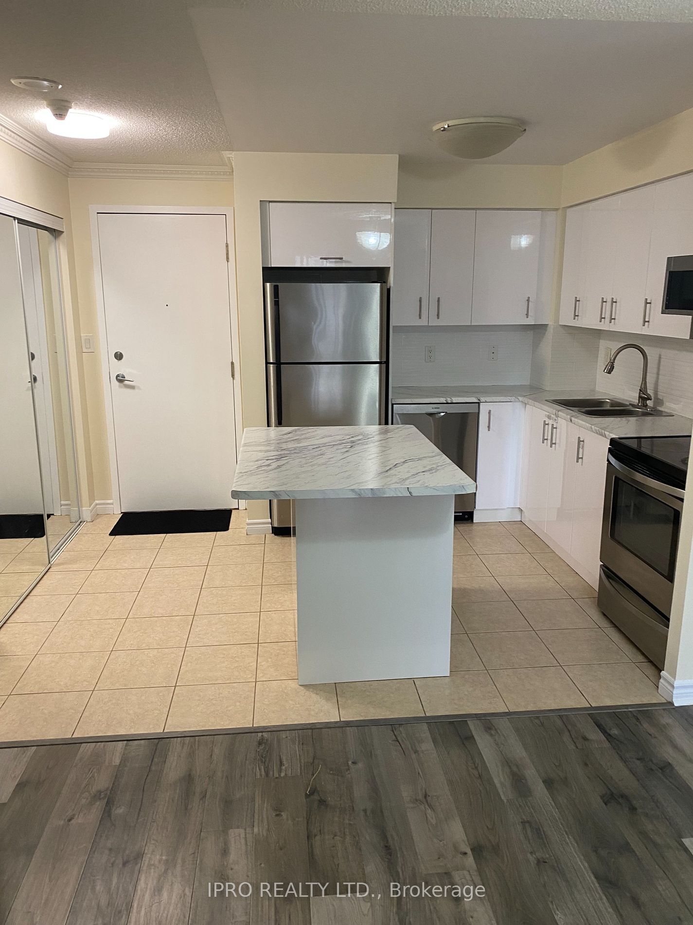 3880 Duke Of York Blvd, unit 705 for rent