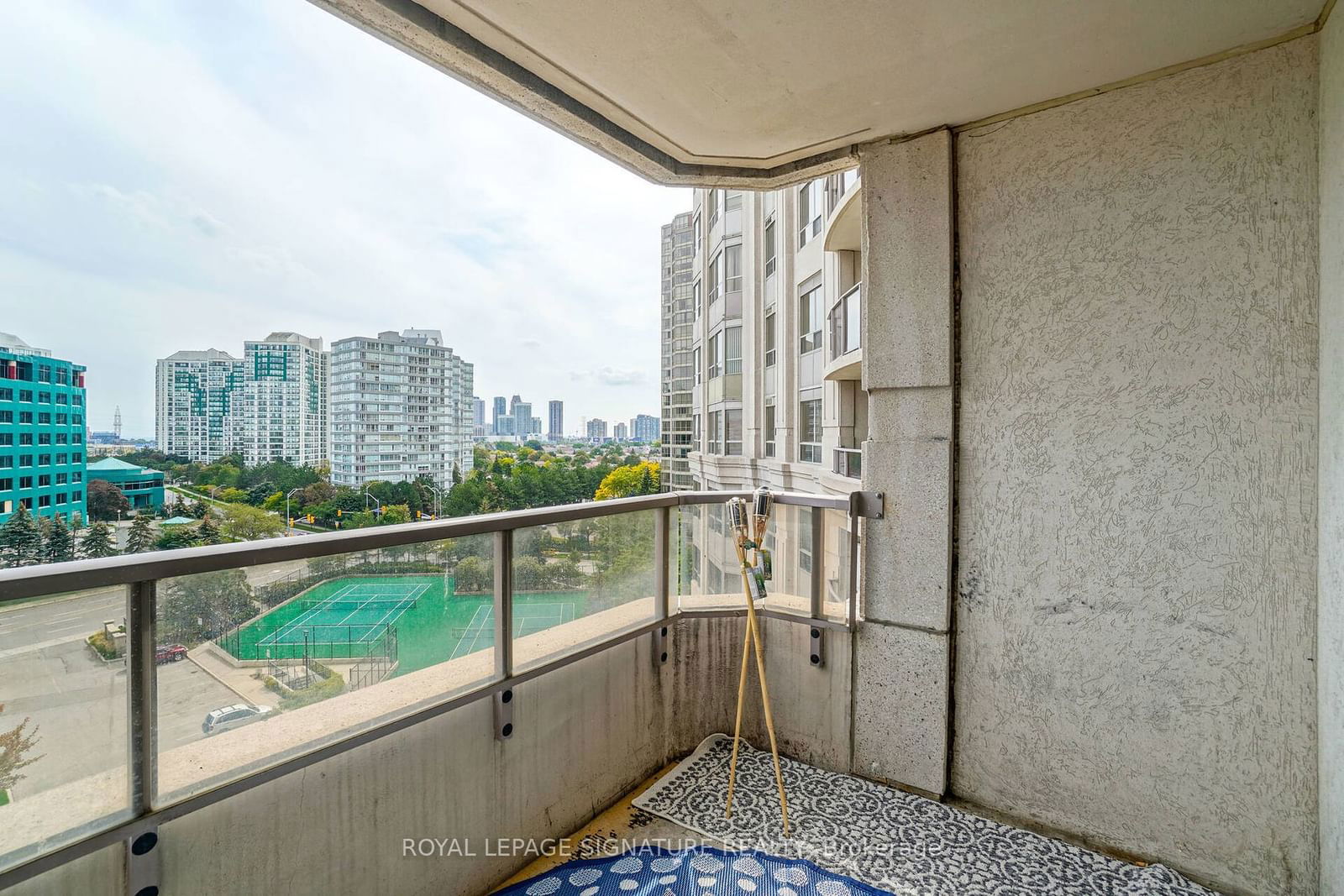 25 Kingsbridge Garden Circ, unit 727 for rent