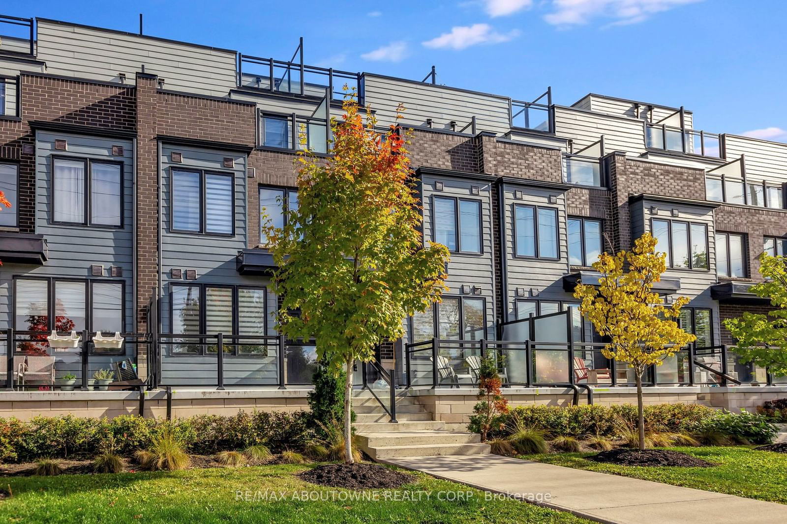 Southdown Townhomes, Mississauga, Toronto