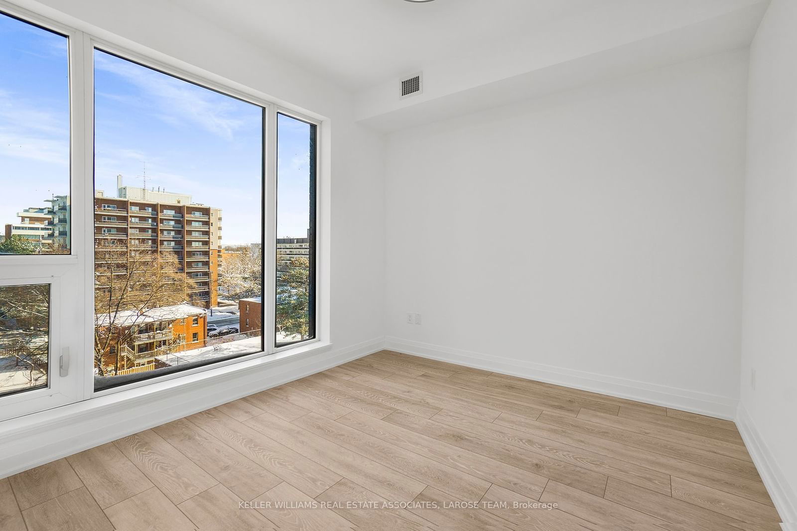 21 Park St E, unit 603 for sale