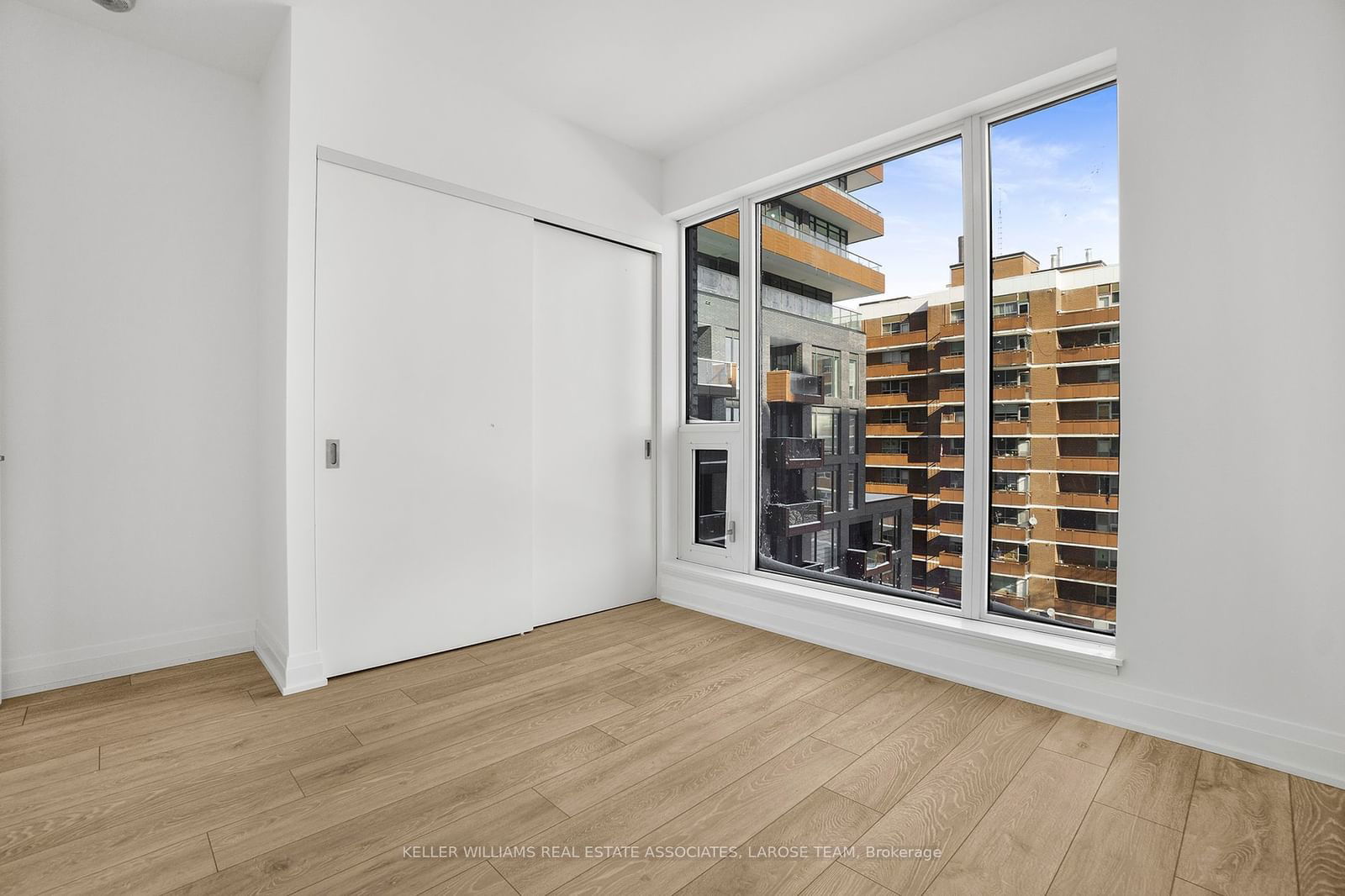 21 Park St E, unit 603 for sale