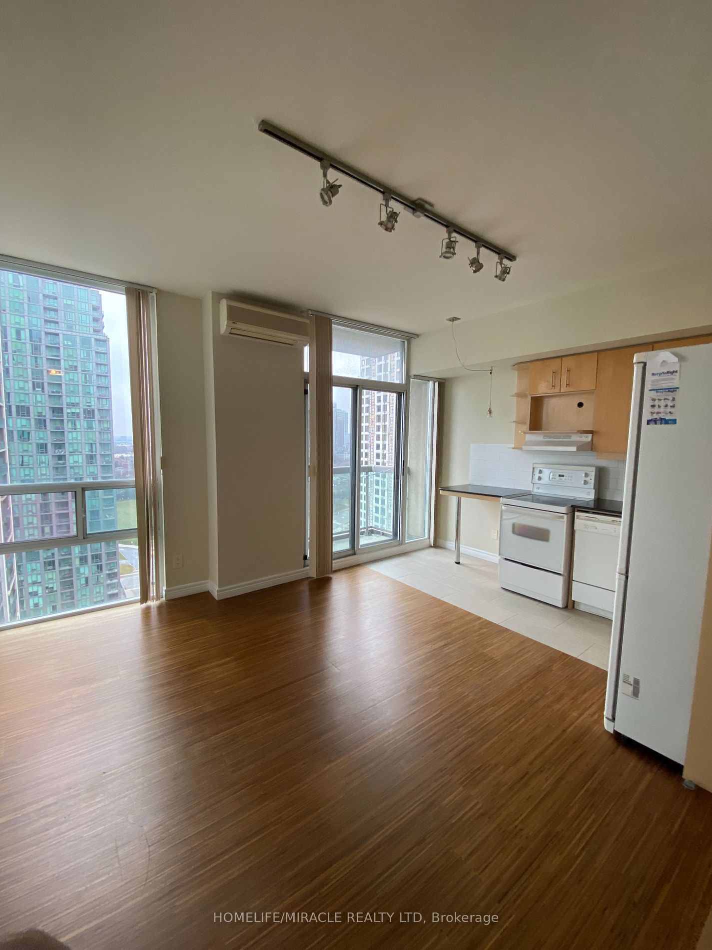 3504 hurontario St, unit 2907 for rent