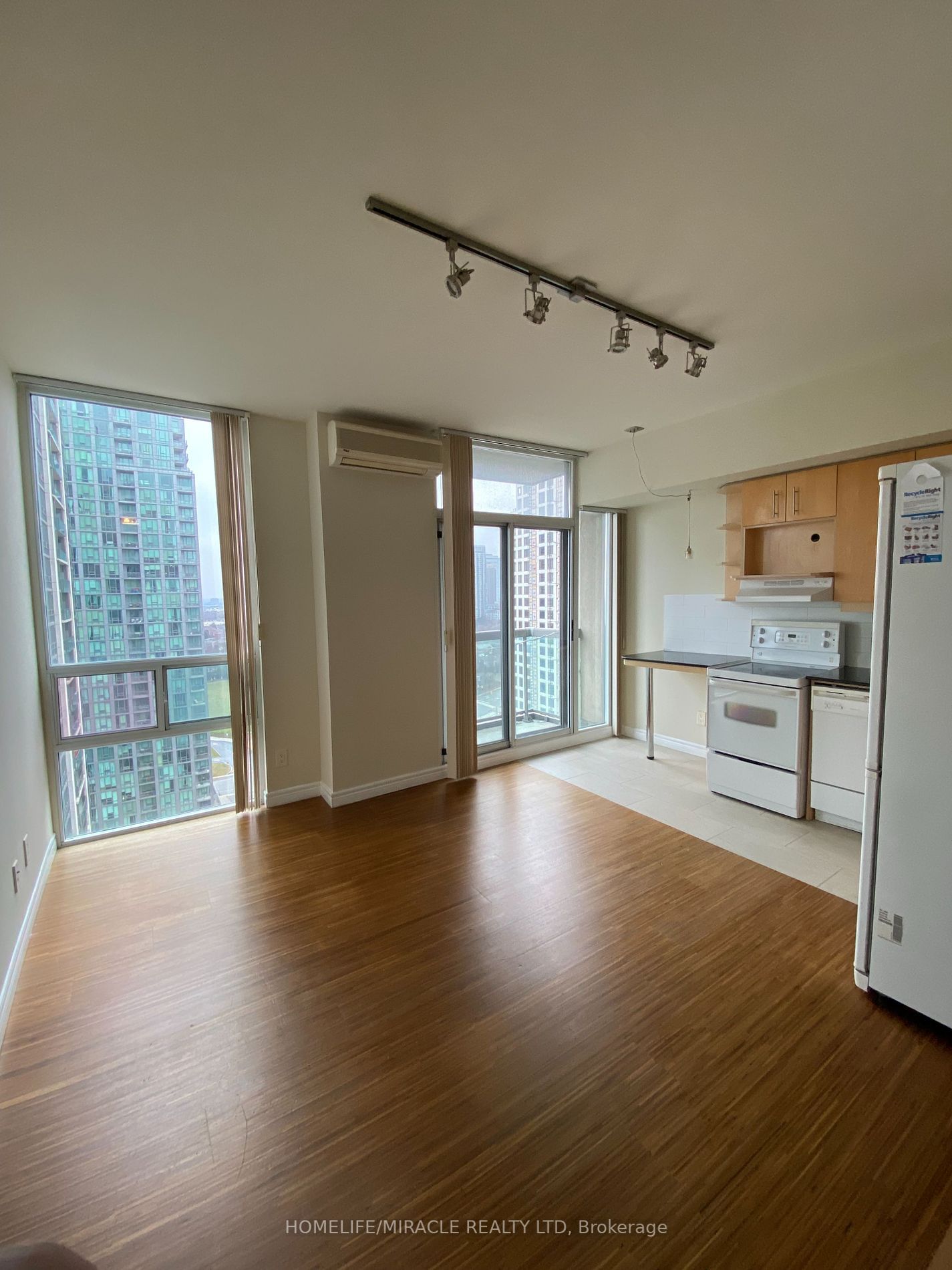 3504 hurontario St, unit 2907 for rent