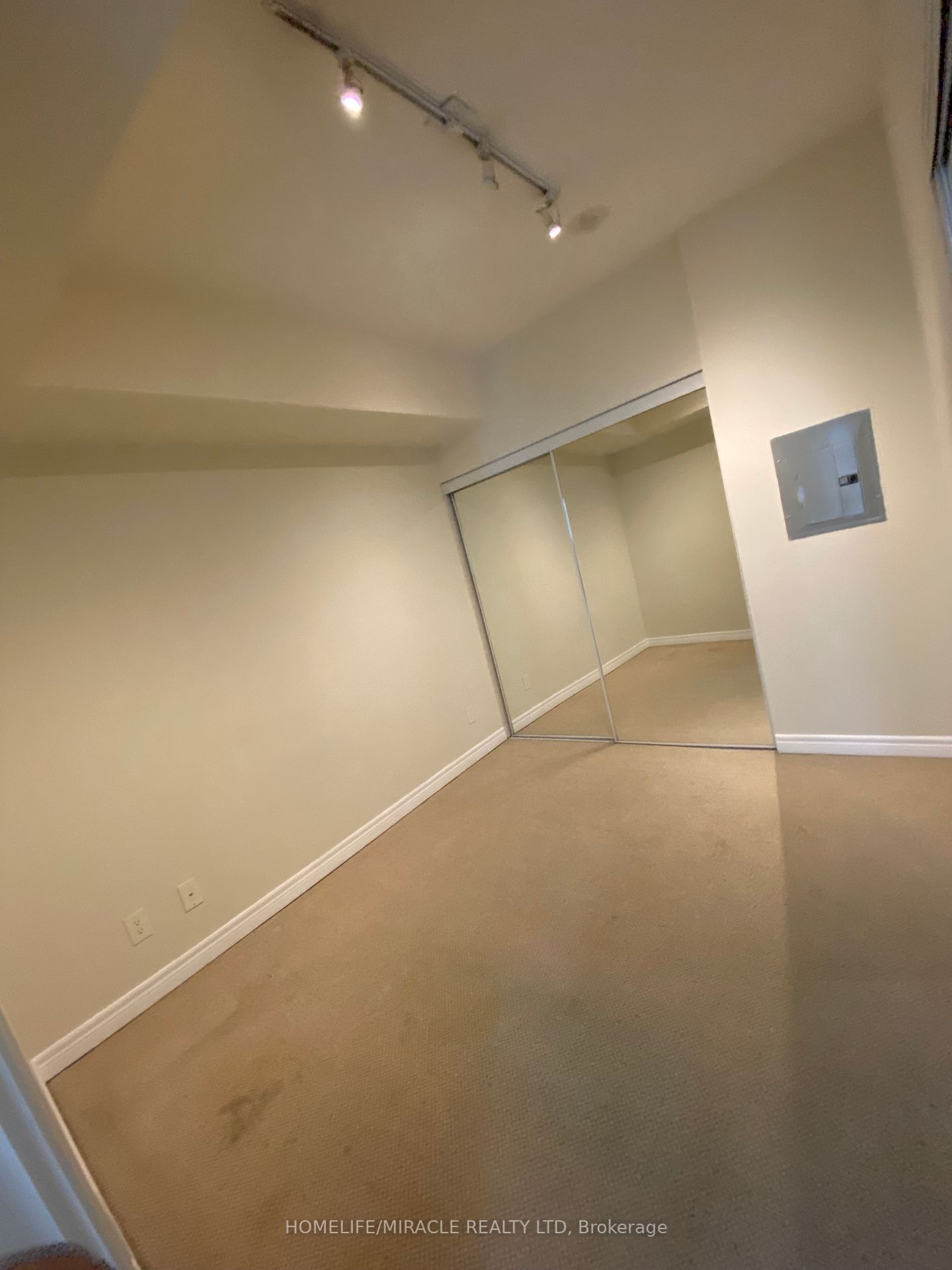 3504 hurontario St, unit 2907 for rent