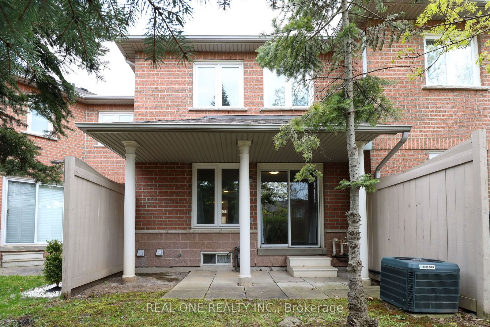 833 Scollard Crt, unit 100 for rent