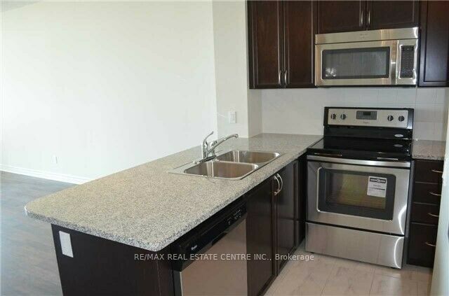 339 Rathburn Rd W, unit 1111 for rent