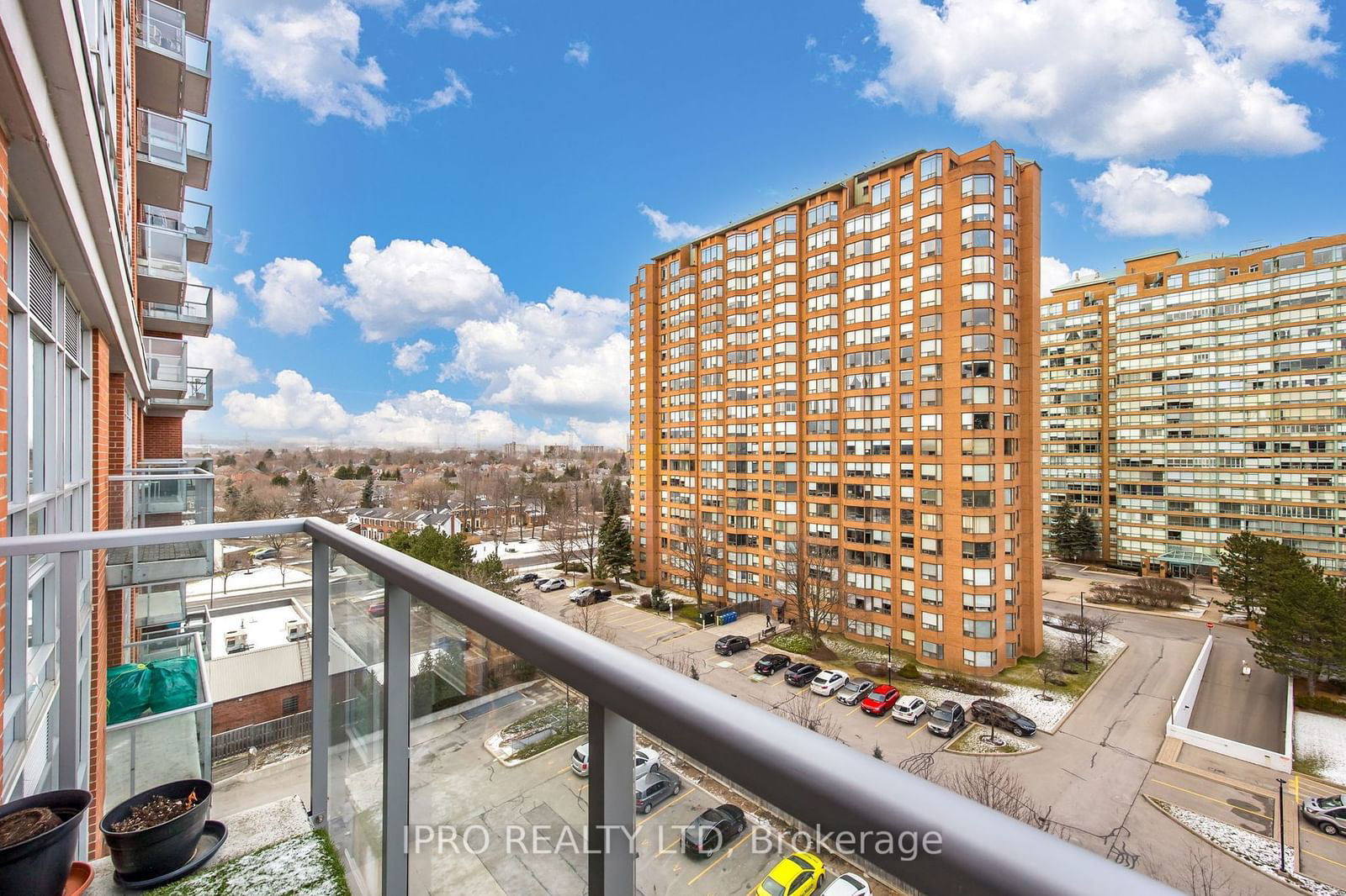 551 Maple Ave, unit 814 for sale