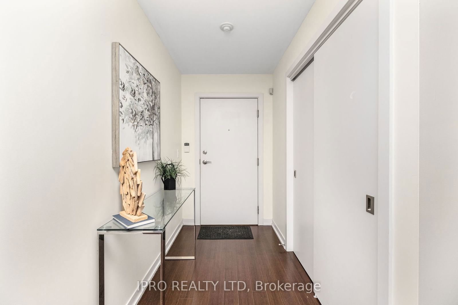 551 Maple Ave, unit 814 for sale