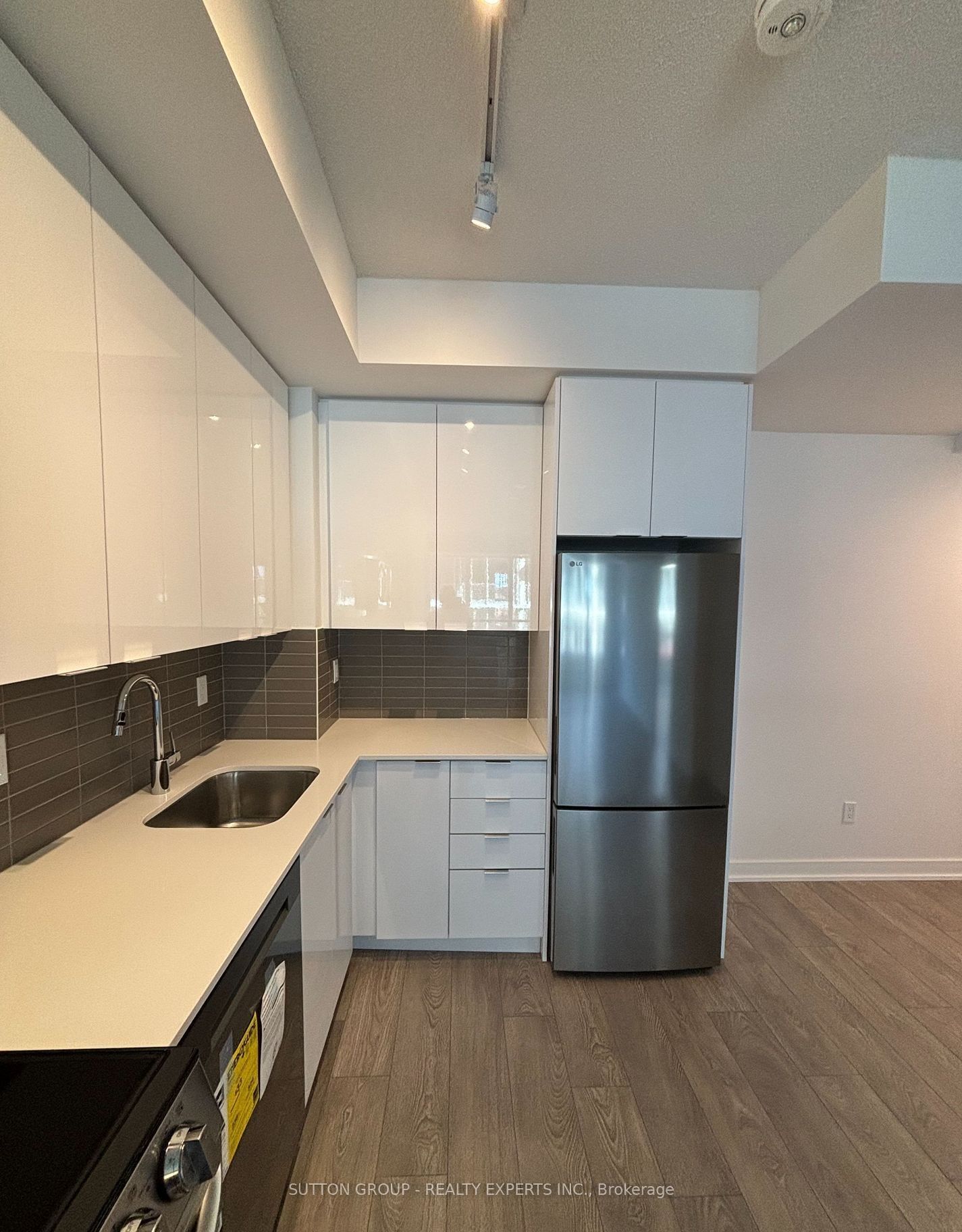 225 Malta Ave, unit 1702 for rent