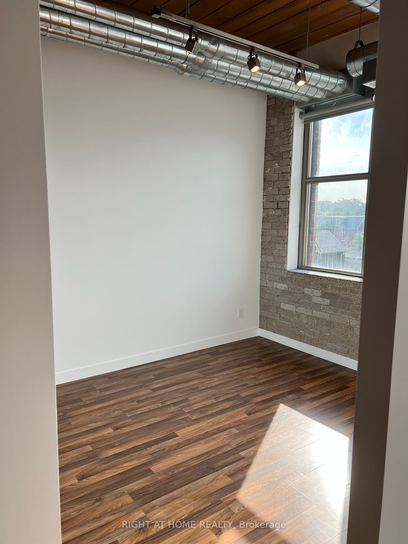 2154 Dundas St W, unit 406 for rent