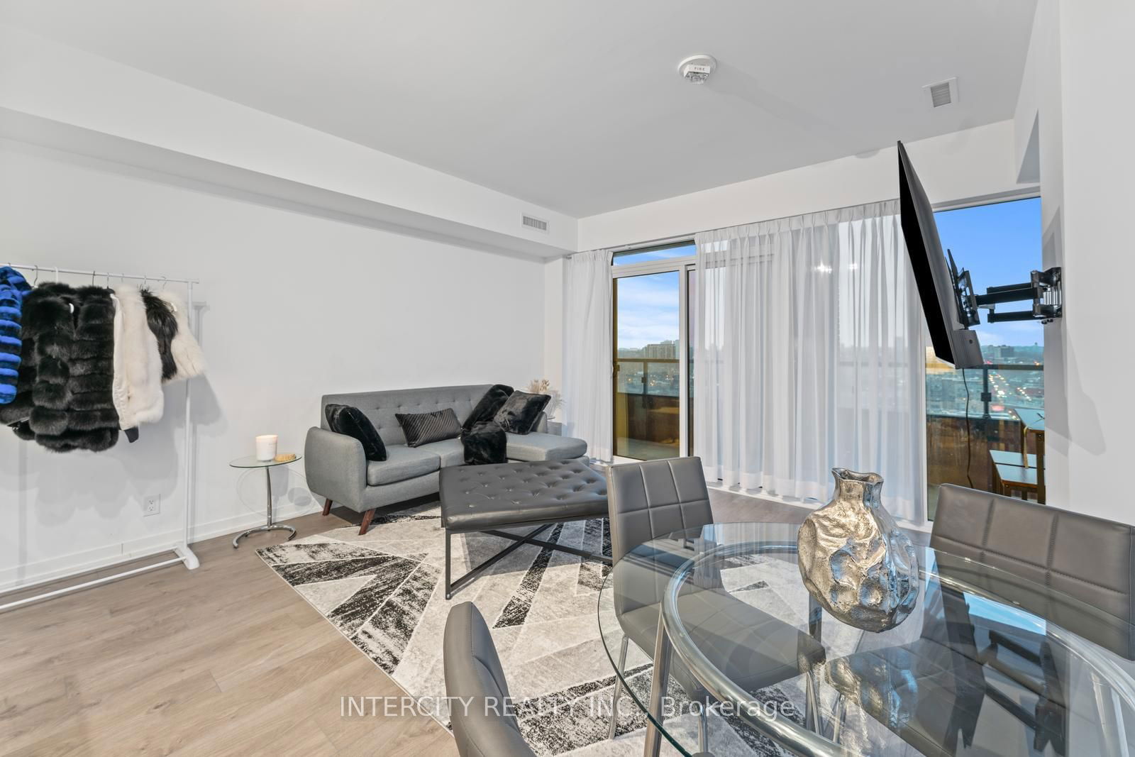 270 Dufferin St, unit 1217 for sale