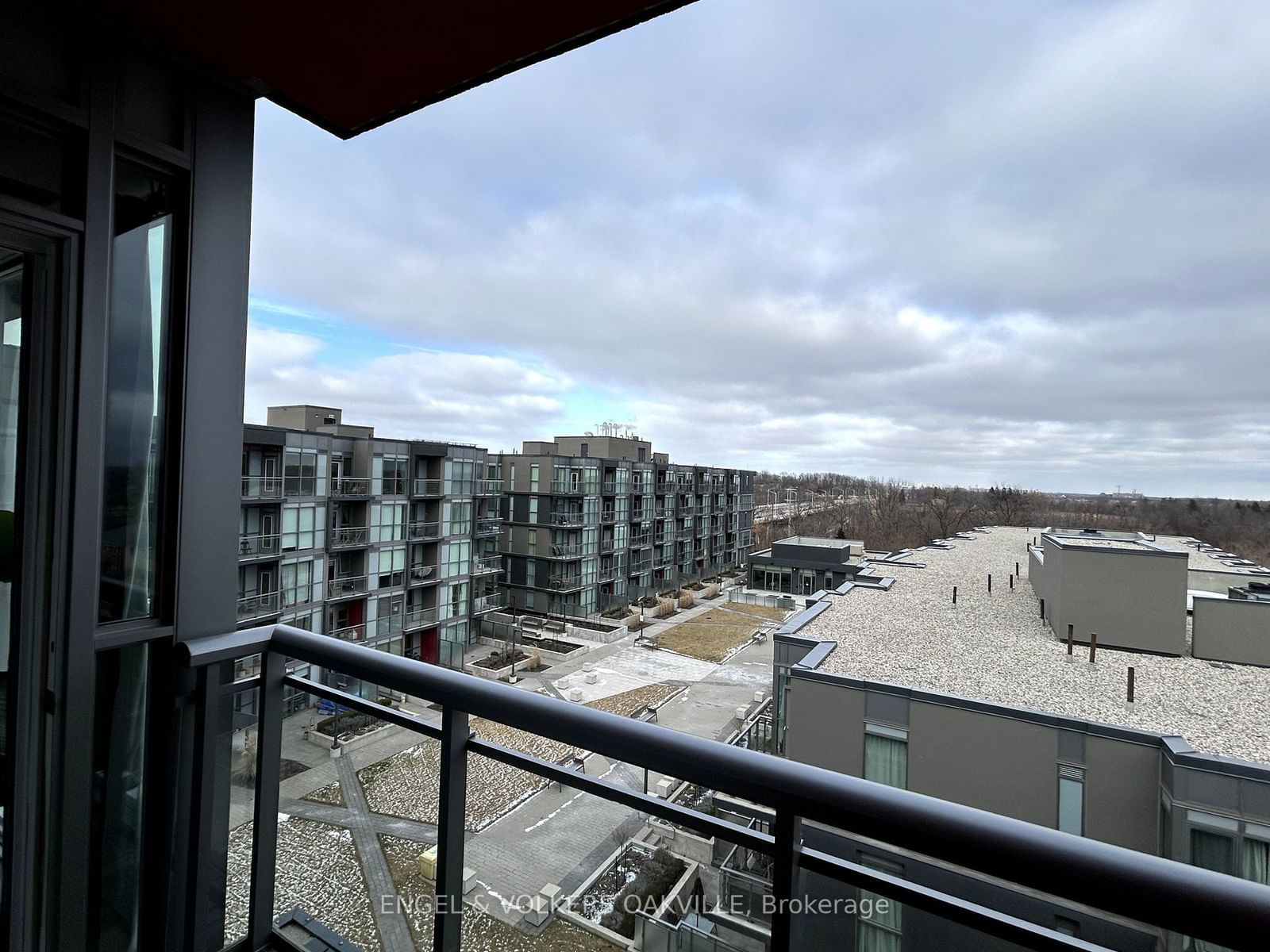 5220 Dundas St, unit 611 for rent