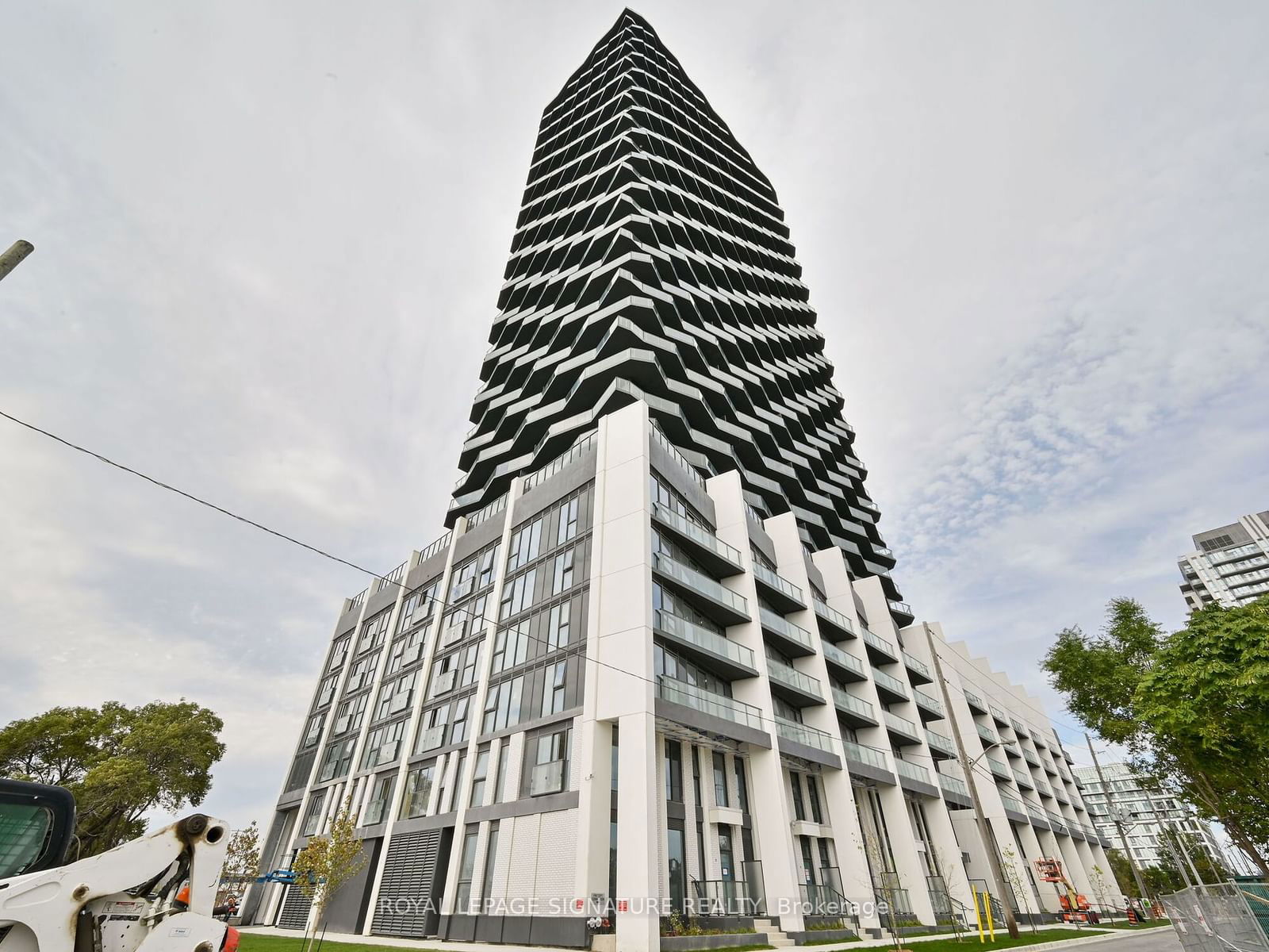 36 Zorra St, unit 1807 for rent