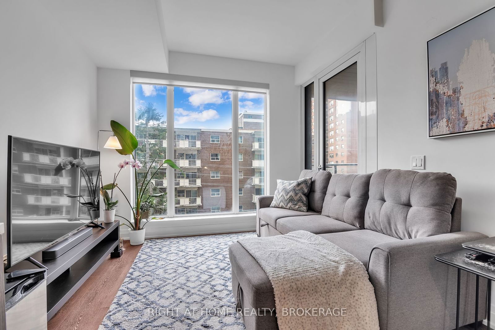 21 Park St E, unit 512 for rent