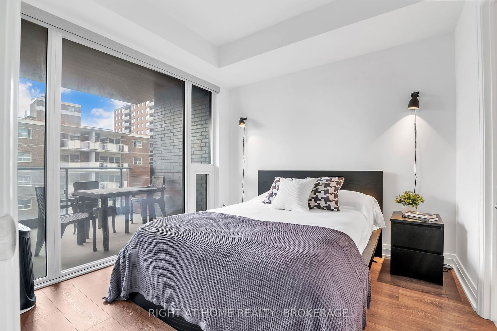 21 Park St E, unit 512 for rent