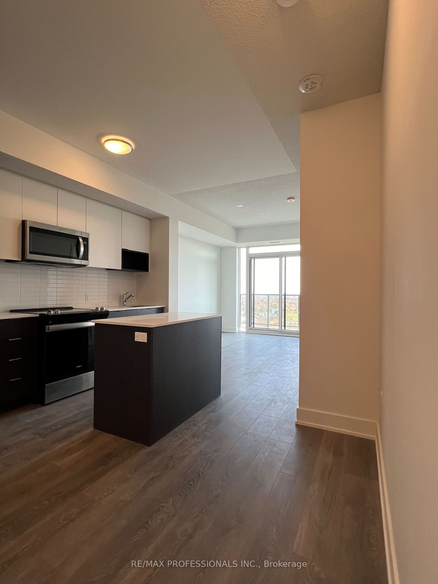 204 Burnhamthorpe Rd E, unit 1401 for rent