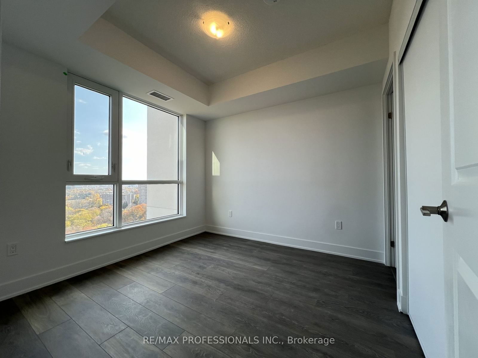 204 Burnhamthorpe Rd E, unit 1401 for rent