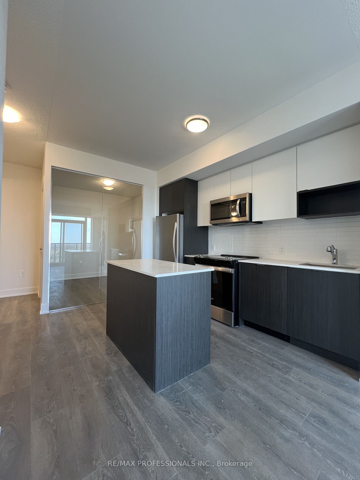 204 Burnhamthorpe Rd E, unit 1401 for rent