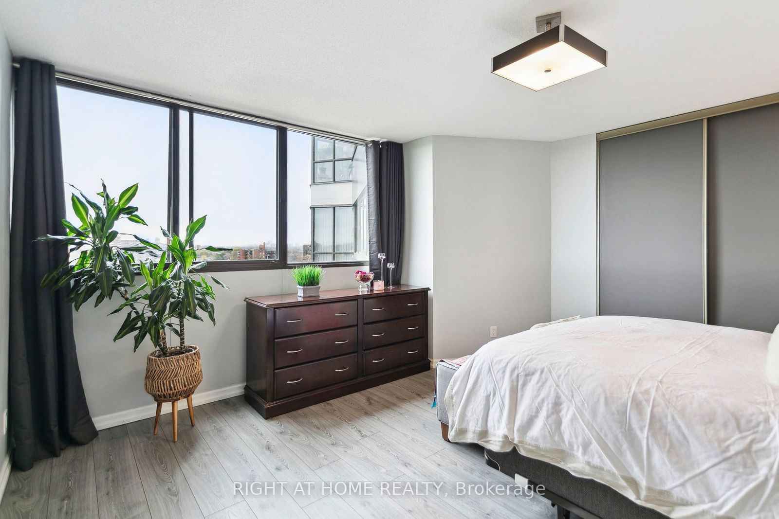 1333 Bloor St, unit 901 for sale