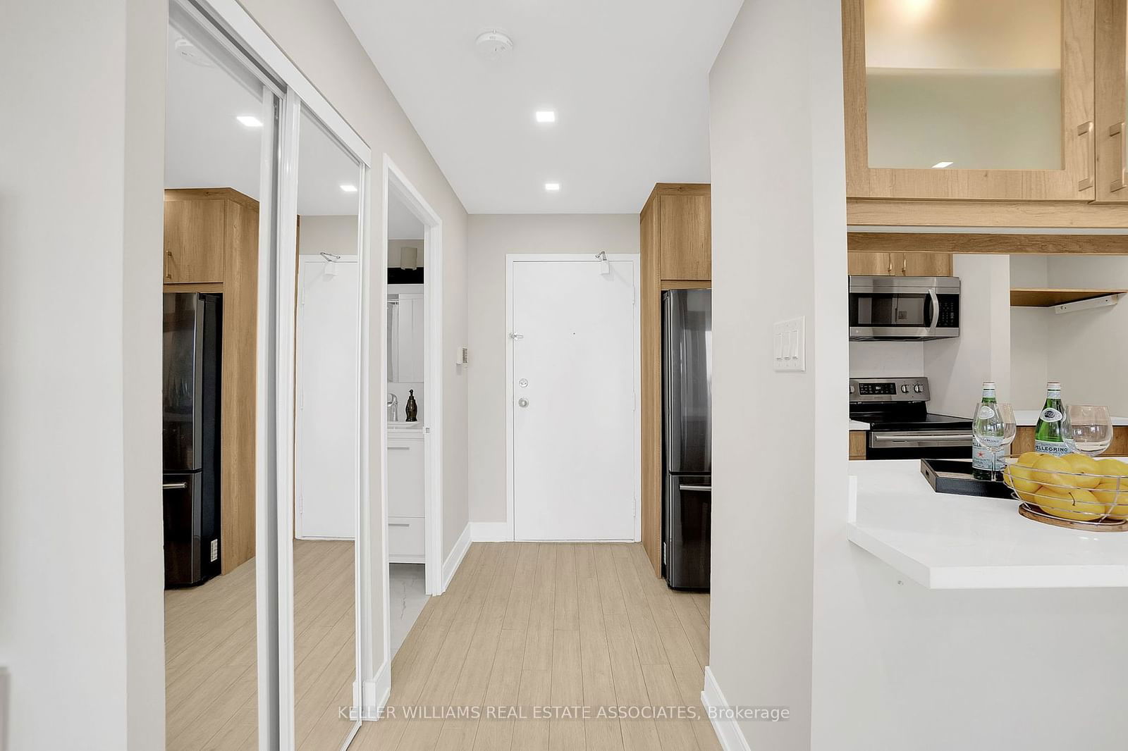 265 Enfield Pl, unit 1406 for sale