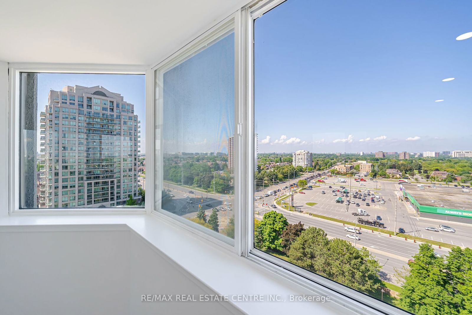 1360 Rathburn Rd E, unit 1404 for sale