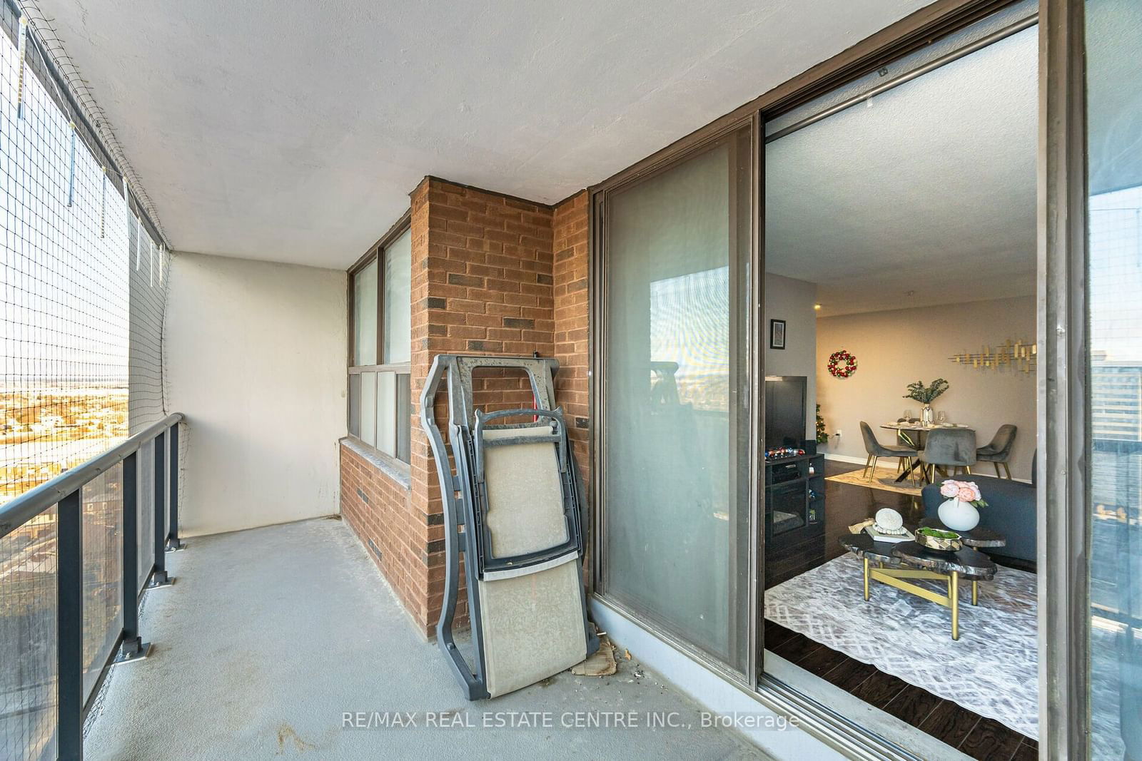 21 Knightsbridge Rd, unit 1808 for sale