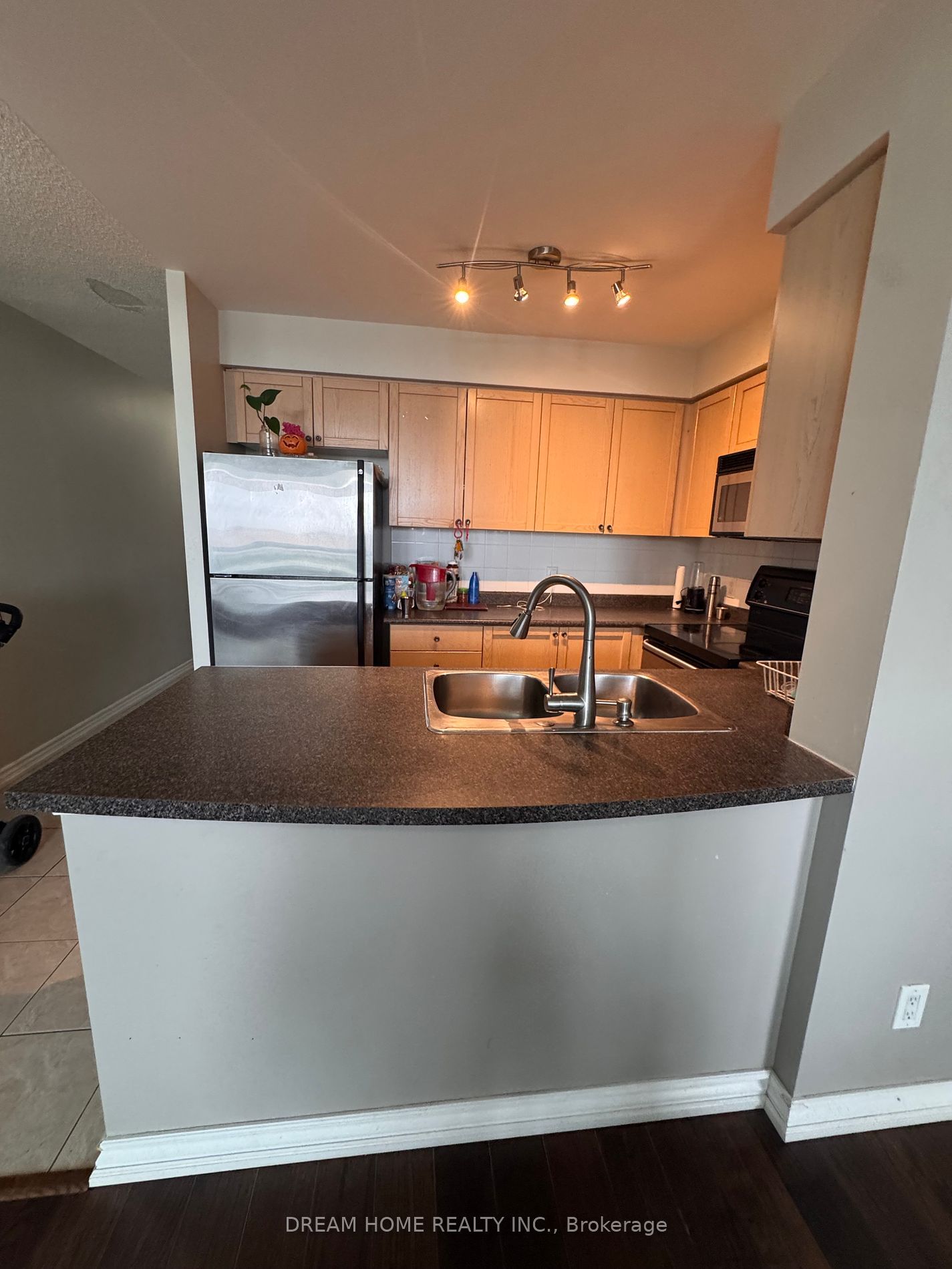 4879 Kimbermount Ave, unit 1801 for rent