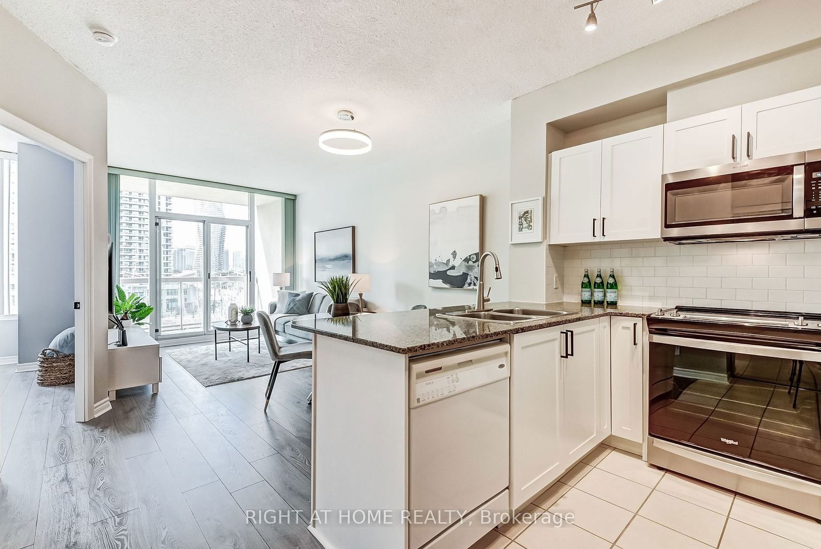 3504 Hurontario St, unit 608 for sale