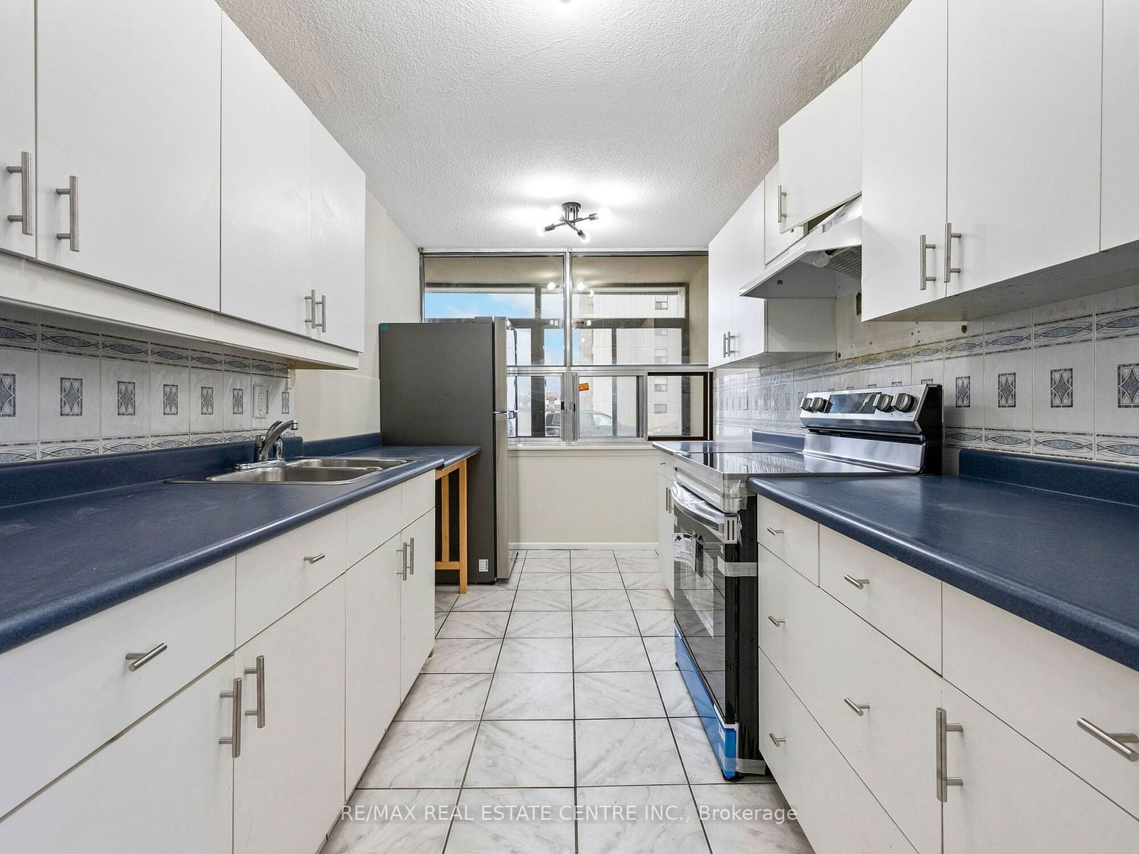 15 Kensington Rd, unit 101 for sale