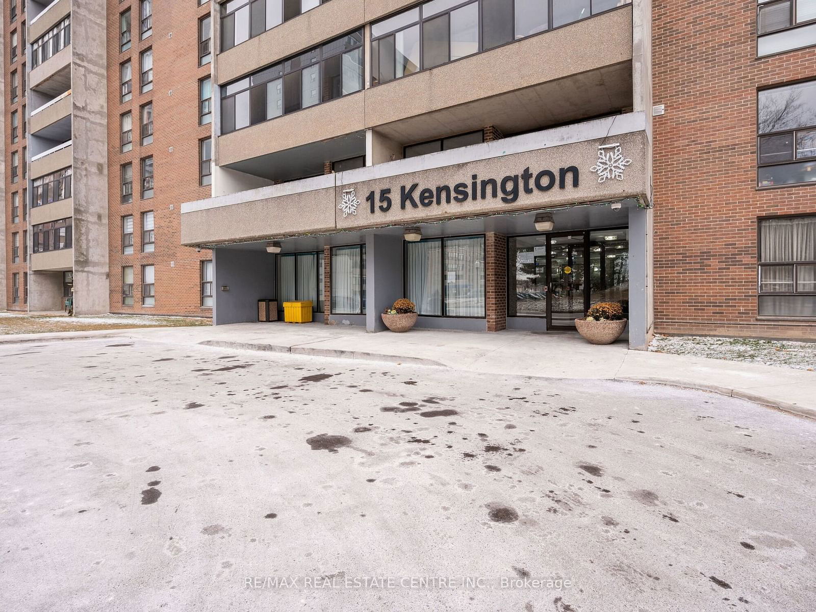 15 Kensington Rd, unit 101 for sale