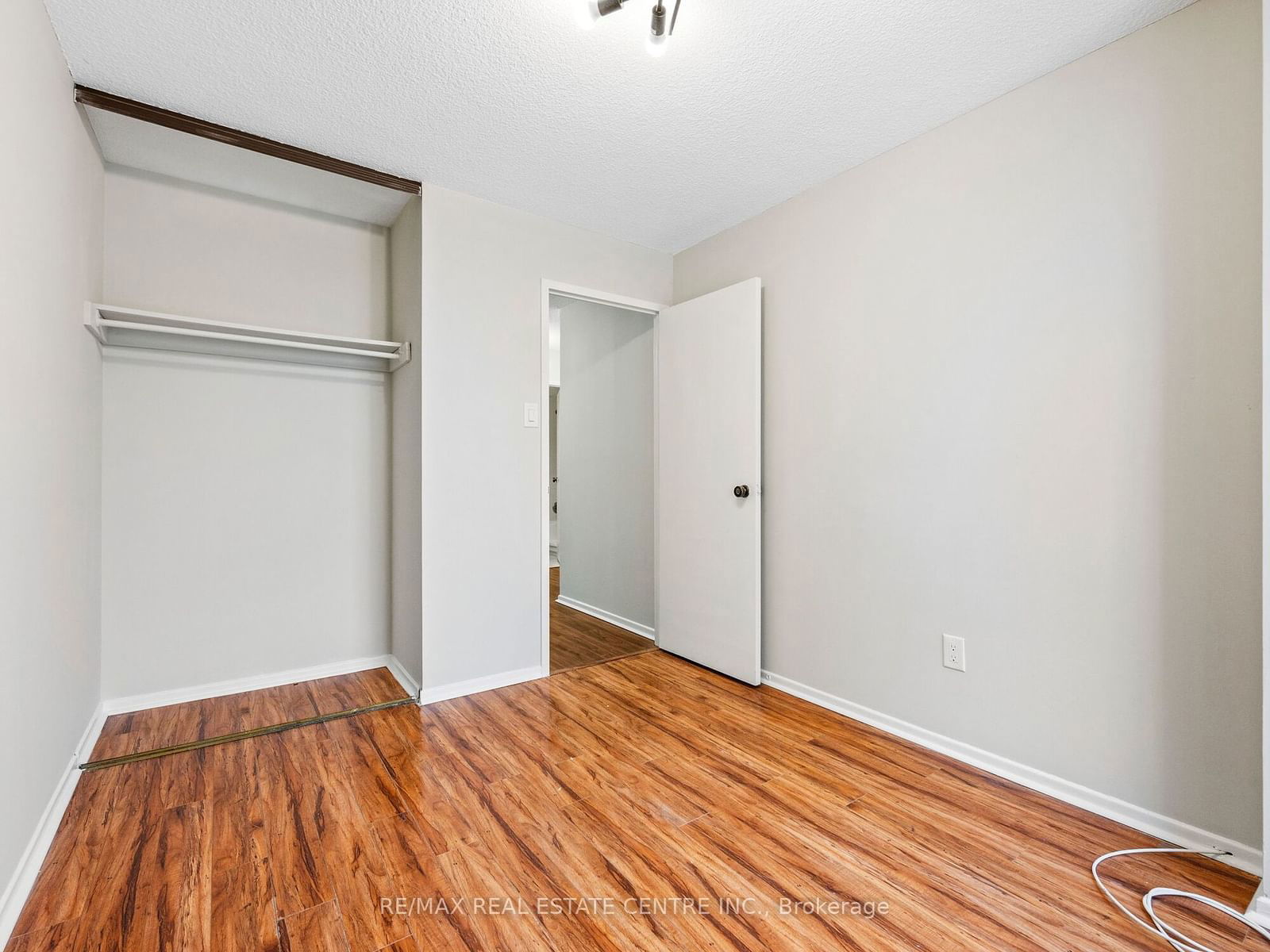 15 Kensington Rd, unit 101 for sale