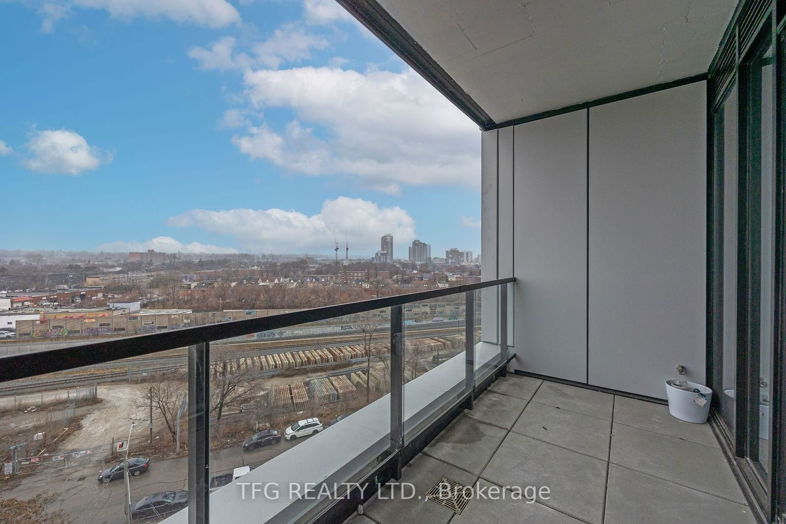 2720 Dundas St W, unit 810 for sale