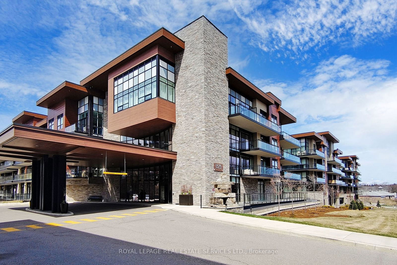 1575 Lakeshore Rd W, unit 135 for sale